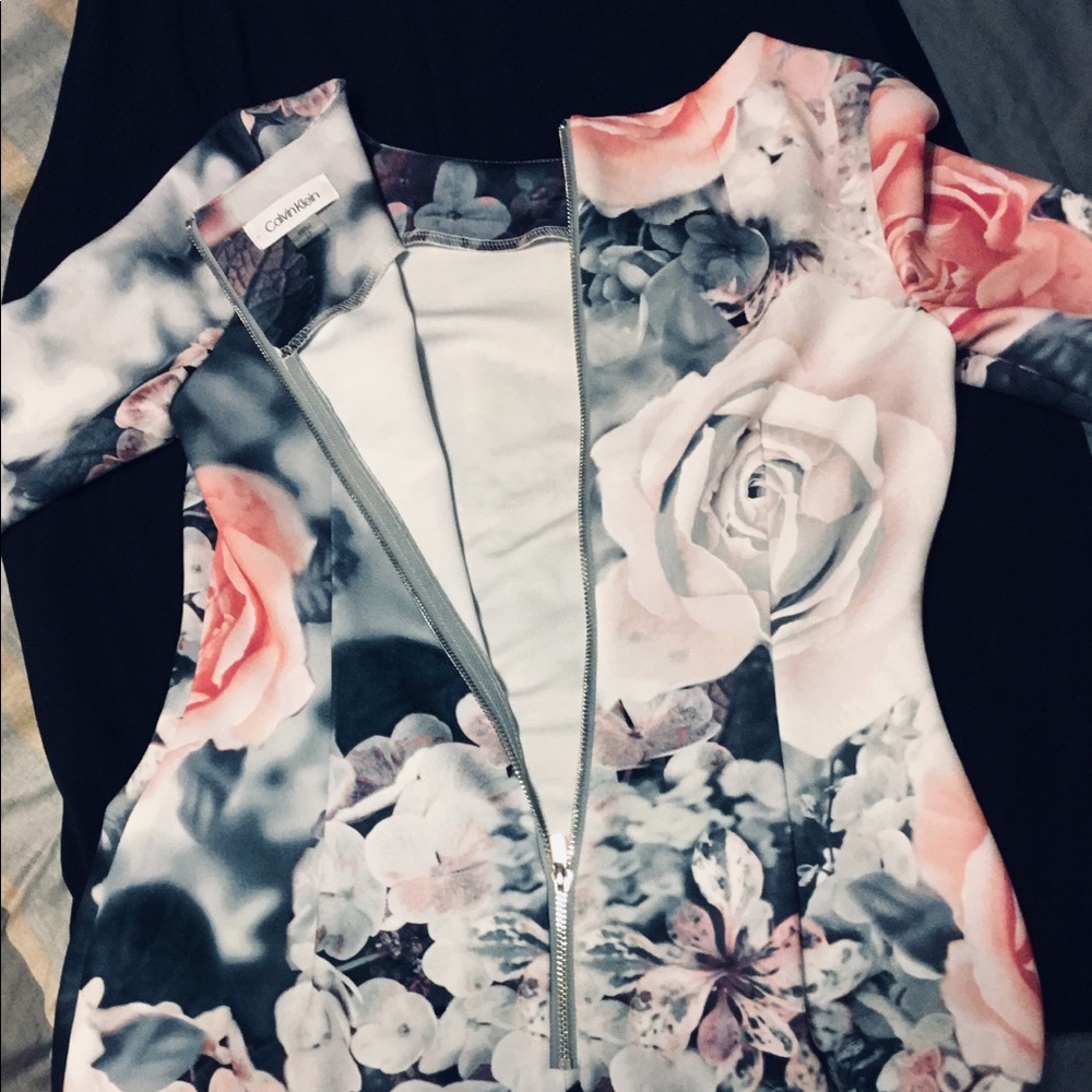 Calvin Klein Size 2 Floral-Print Bell-Sleeve Dress - Picture 5 of 8